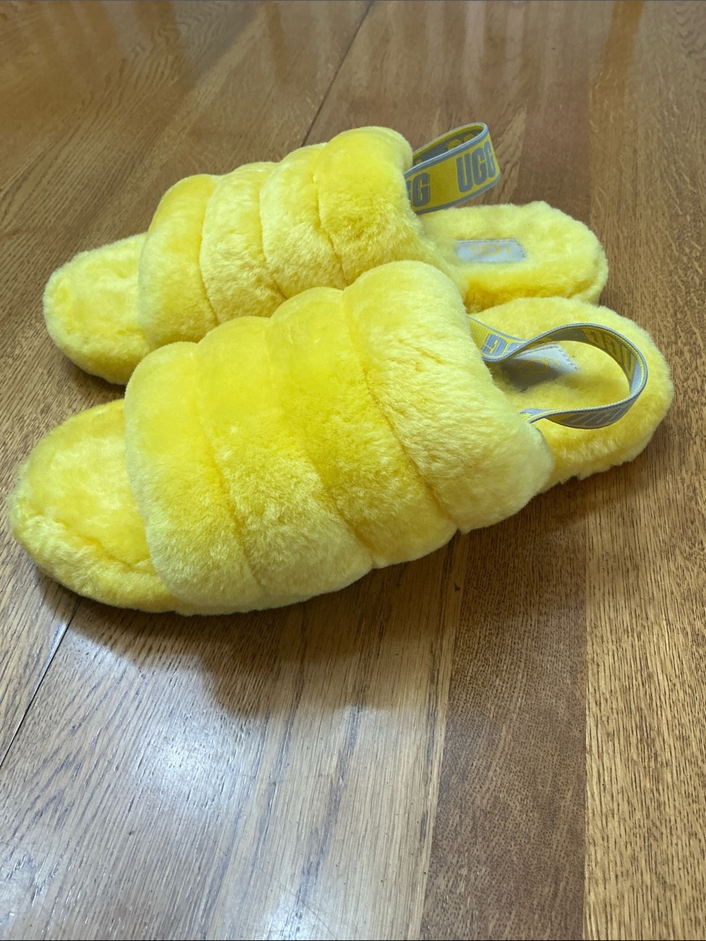 Woman’s UGG Fluff Yeah yellow slides. Size 5. Sheepskin. Elastic strap. Like new - Picture 3 of 7